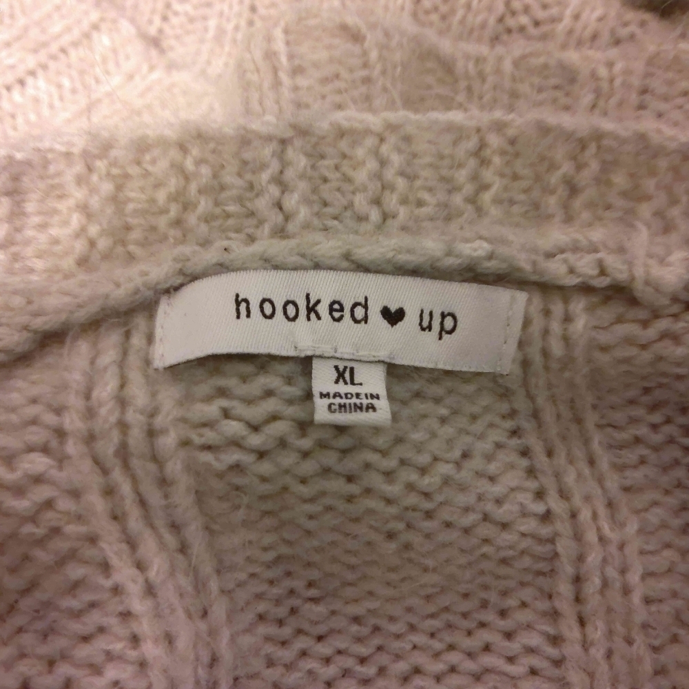HOOKED UP CABLE KNIT SWEATER - Picture 6 of 8